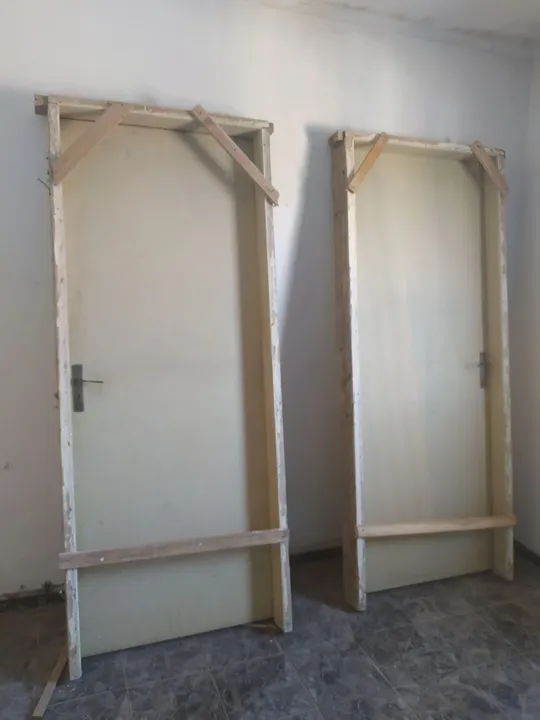 2 Portas de Madeira Semi-Novas 0.80x2.10!!!