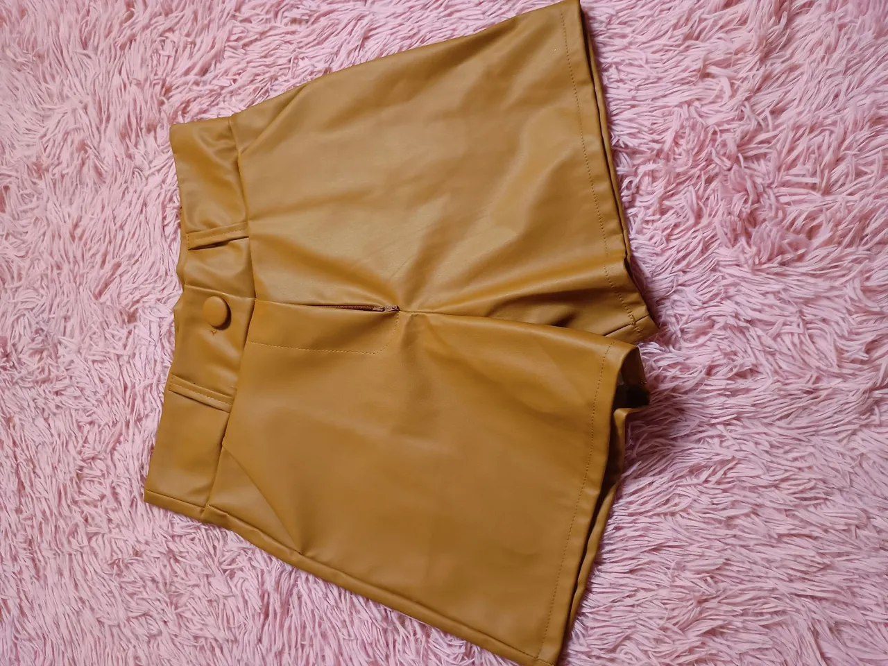 Short Shein - Couro Marrom