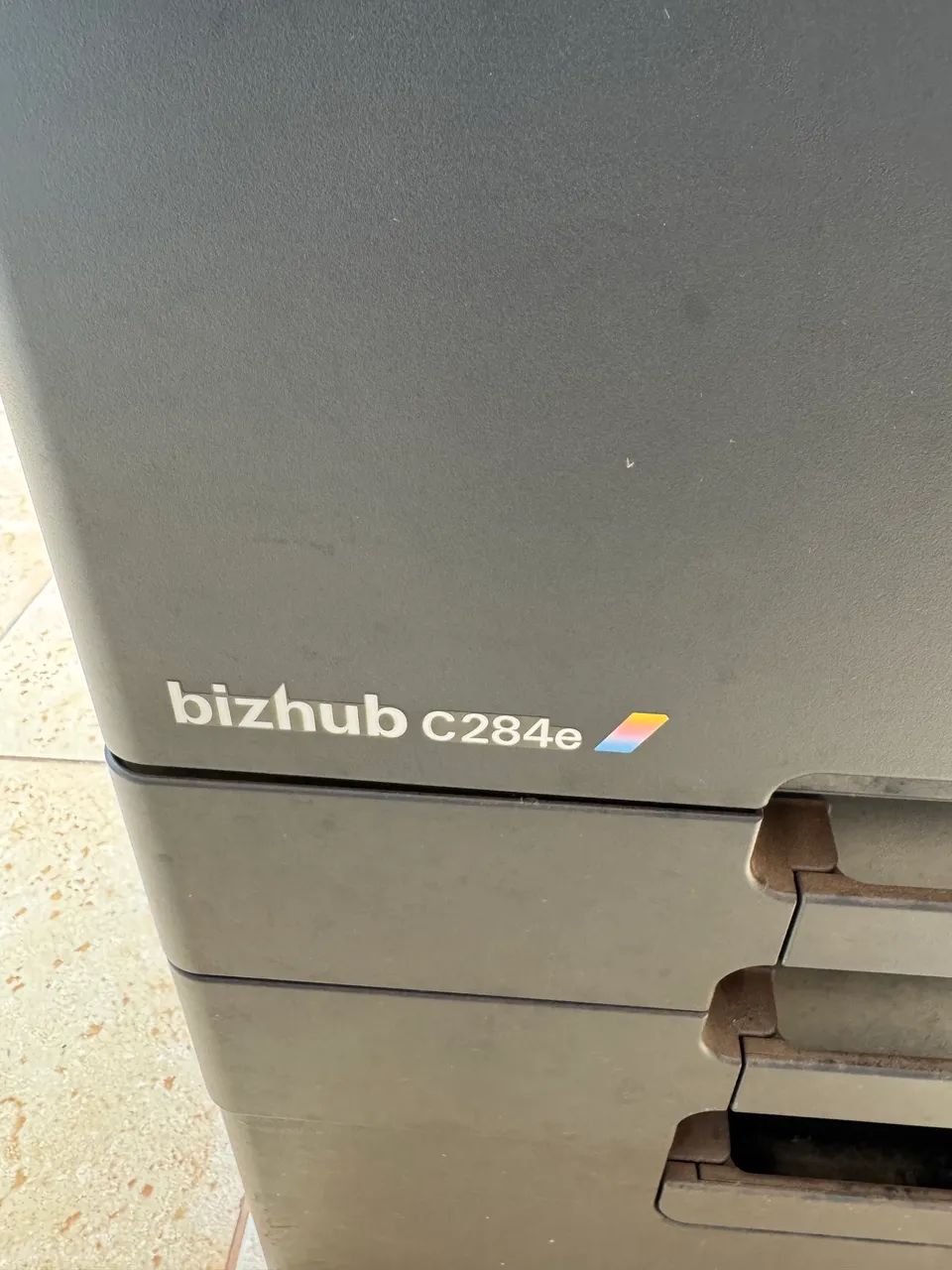 Konica Minolta Bizhub C284e - Multifuncional Profissional Colorida  - Foto 2