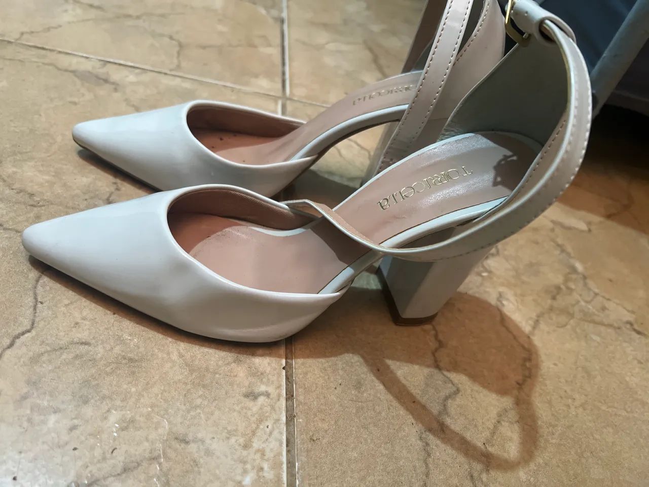 Scarpin branco semi novo