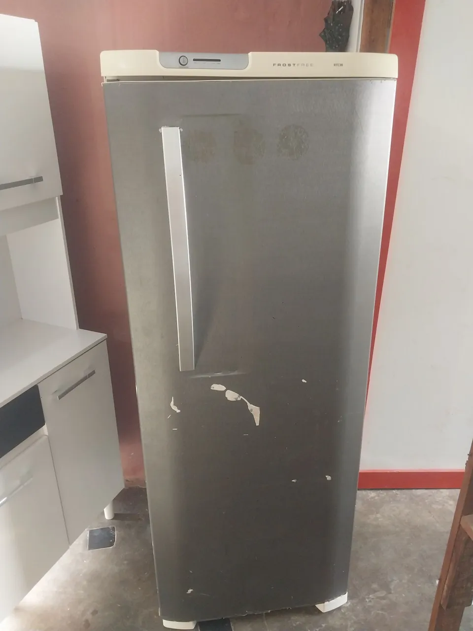 Vendo geladeira e armário de cozinha