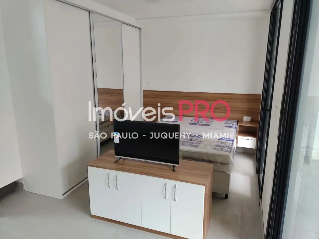 STUDIO MOEMA -42 M - QUARTO -SALA E BANHEIRO-SACADA- PREDIO COM LAZER !!