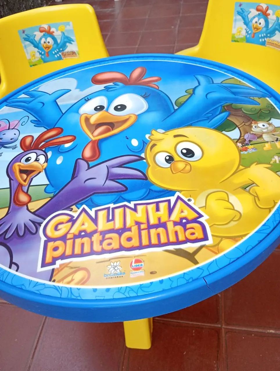 Mesa e cadeiras giratórias galinha pintadinha  - Foto 3
