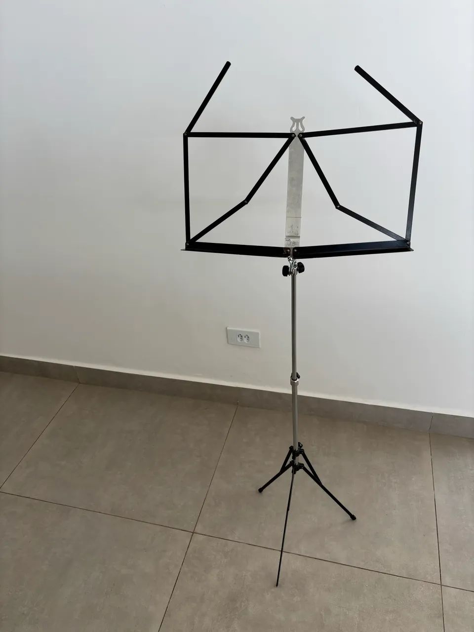 Vendo tripé, novo no estojo - Foto 2