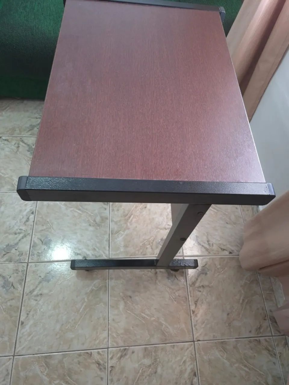 Mesa com rodas64302124639746123