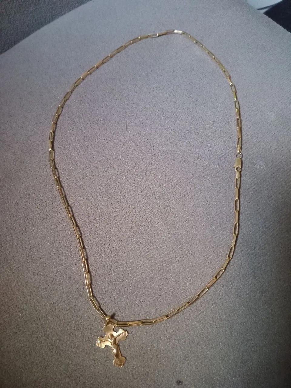 Colar de corrente com crucifixo em ouro 18k