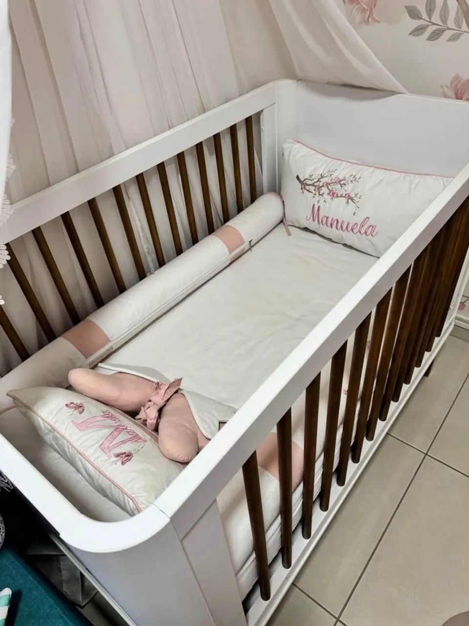 Berço Moderno com Detalhes em Madeira - Foto 5