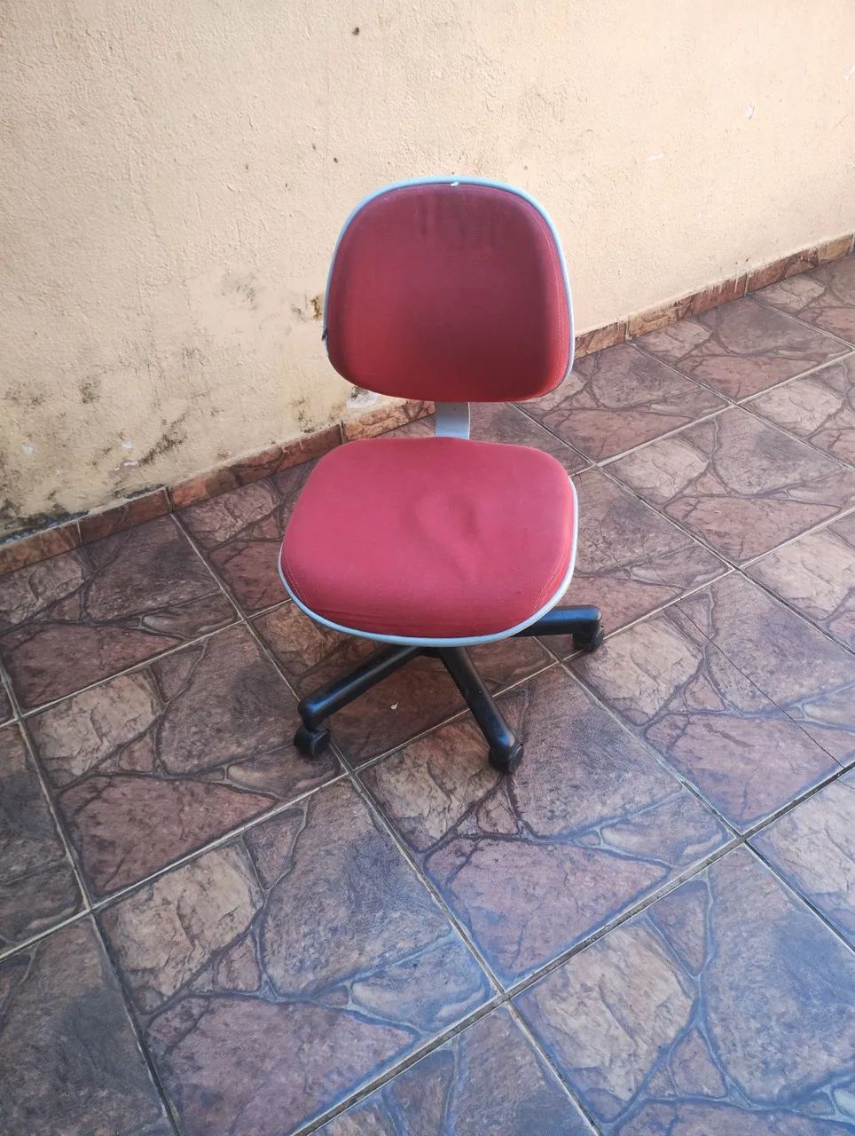 Cadeira de escritório com rodas e regulagem  - Foto 6