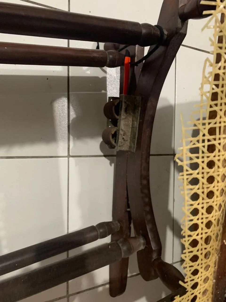 Cadeira de balanço de madeira - Foto 4