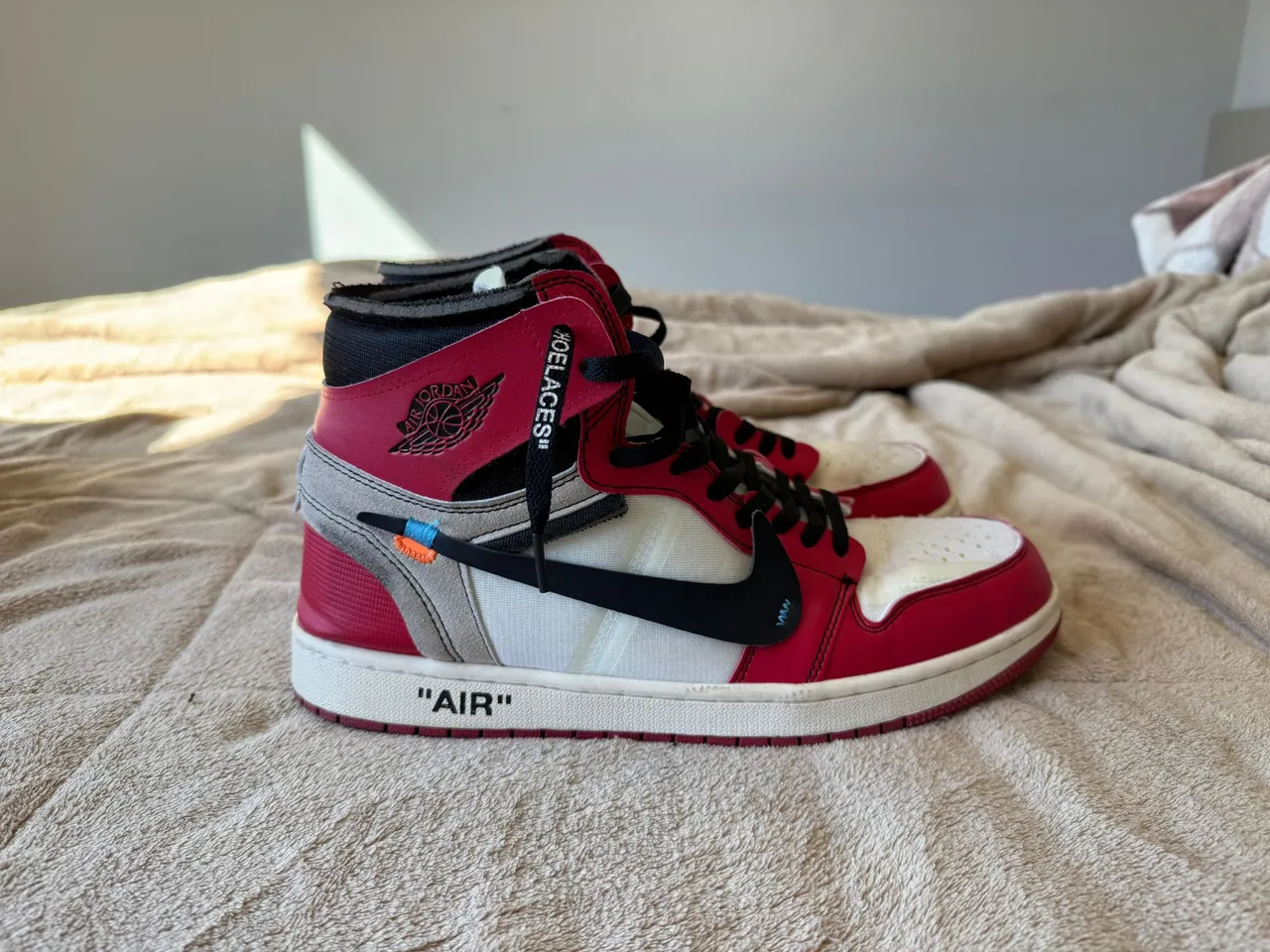 Nike Air Jordan 1 Retro High Off-White Chicago