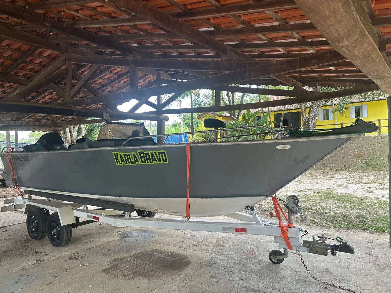 Barco lancha passeio e pesca 115 hp oportunidade!!!