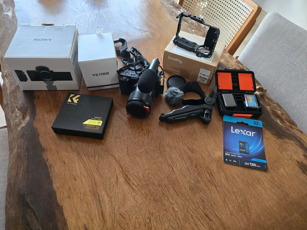 Zv-e10 + Vitrox 23mm f1.4 Lens + Cage and Nd Filter + Batteries and Gifts64318752922243121