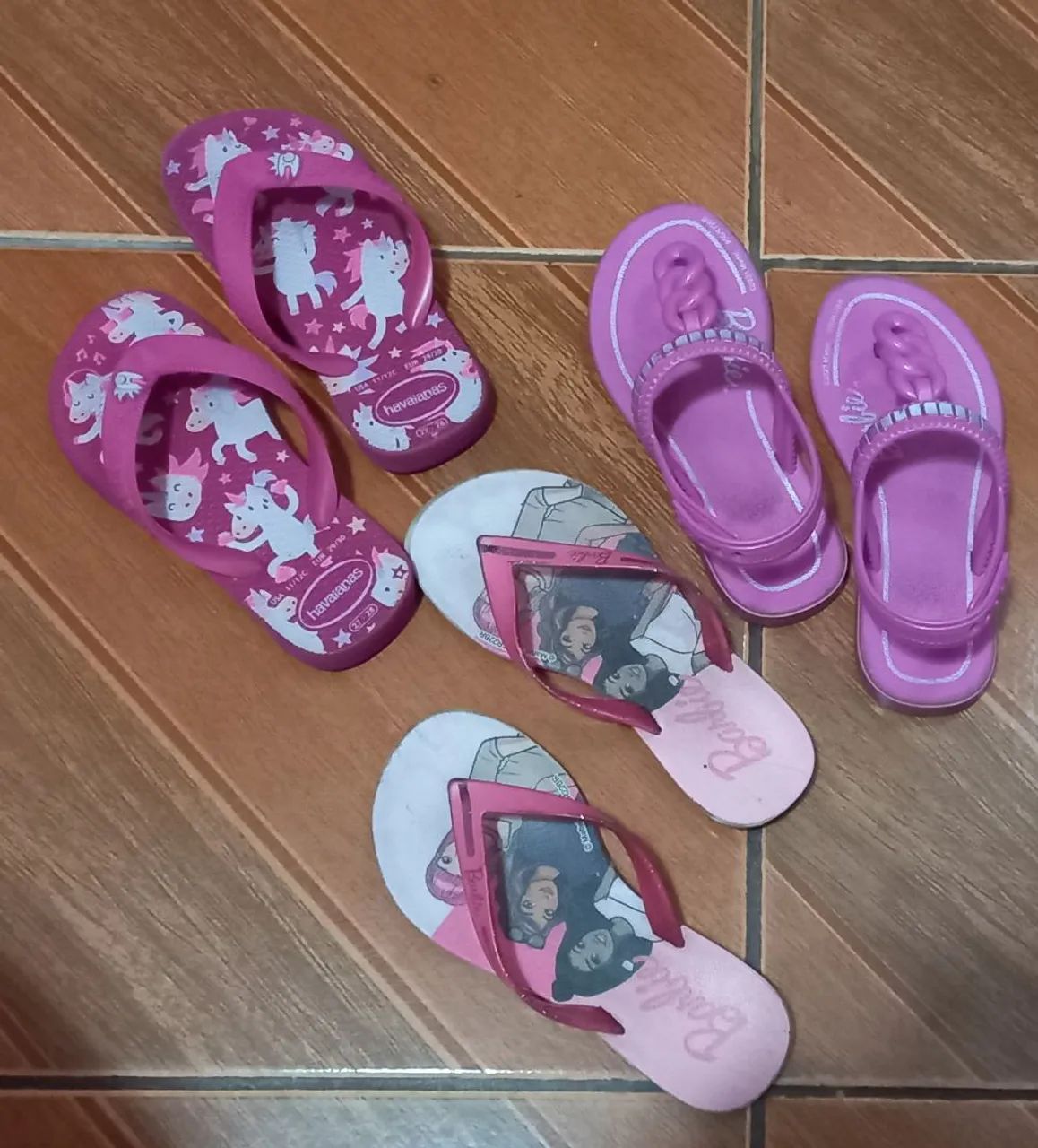 Kit Sandália infantil Chinelo Havaianas e Rasteirinha daBarbie
