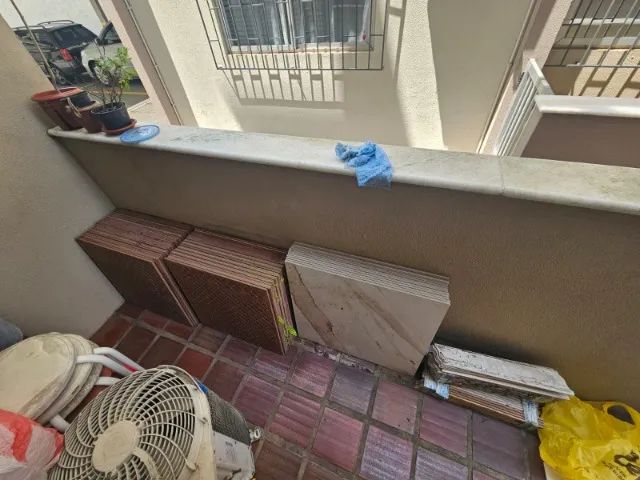 16m² pisos de porcelanato 55x55 + 5m² pisos de porcelanato 60x60 + 2,5 caixas de listelo - Foto 5