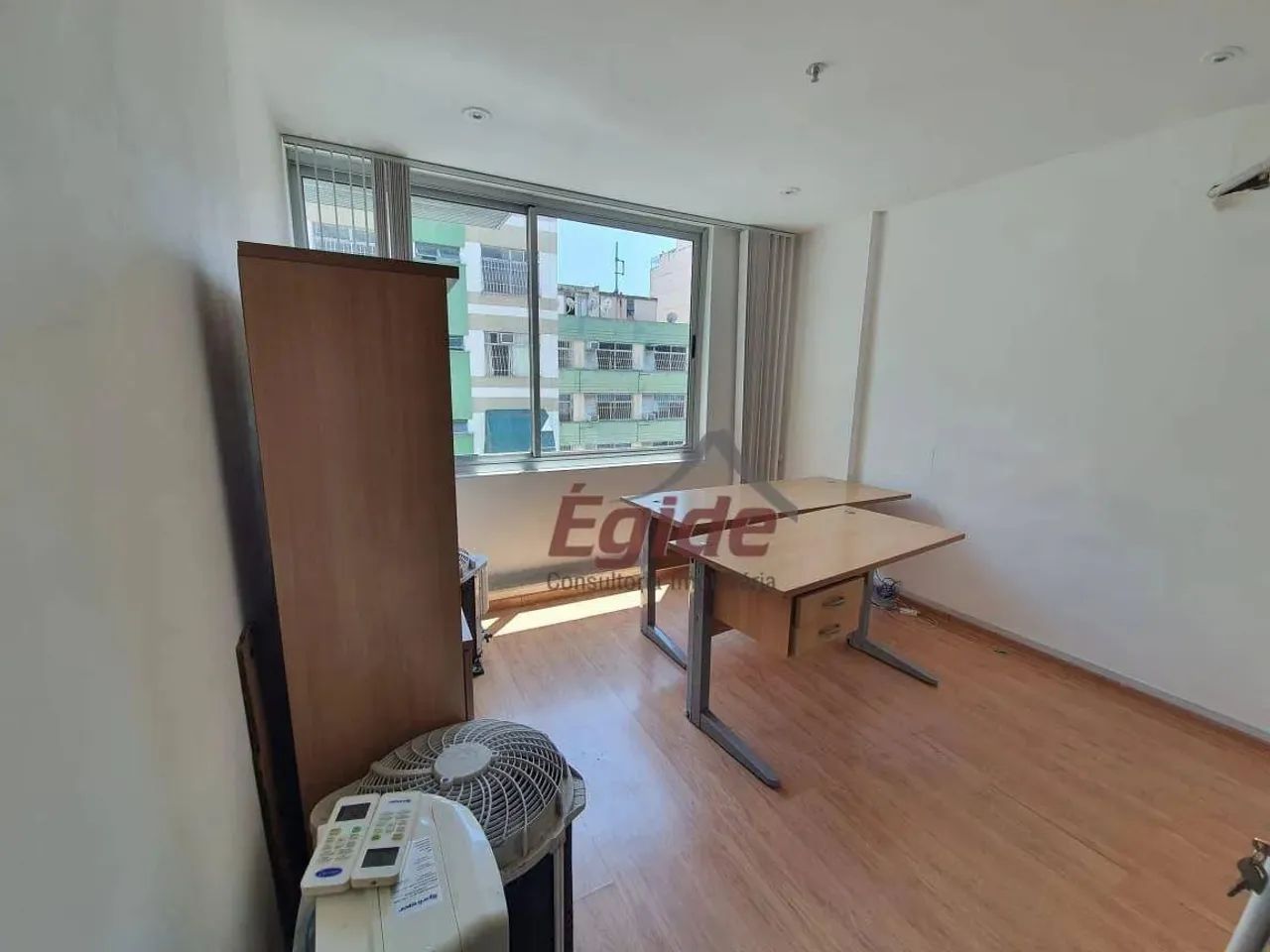 Excelente Sala Comercial na Gavião Peixoto em Icaraí