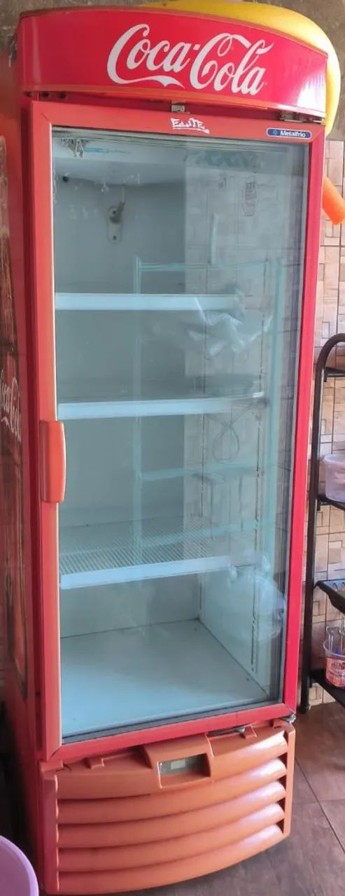 Freezer plotado da coca a venda!