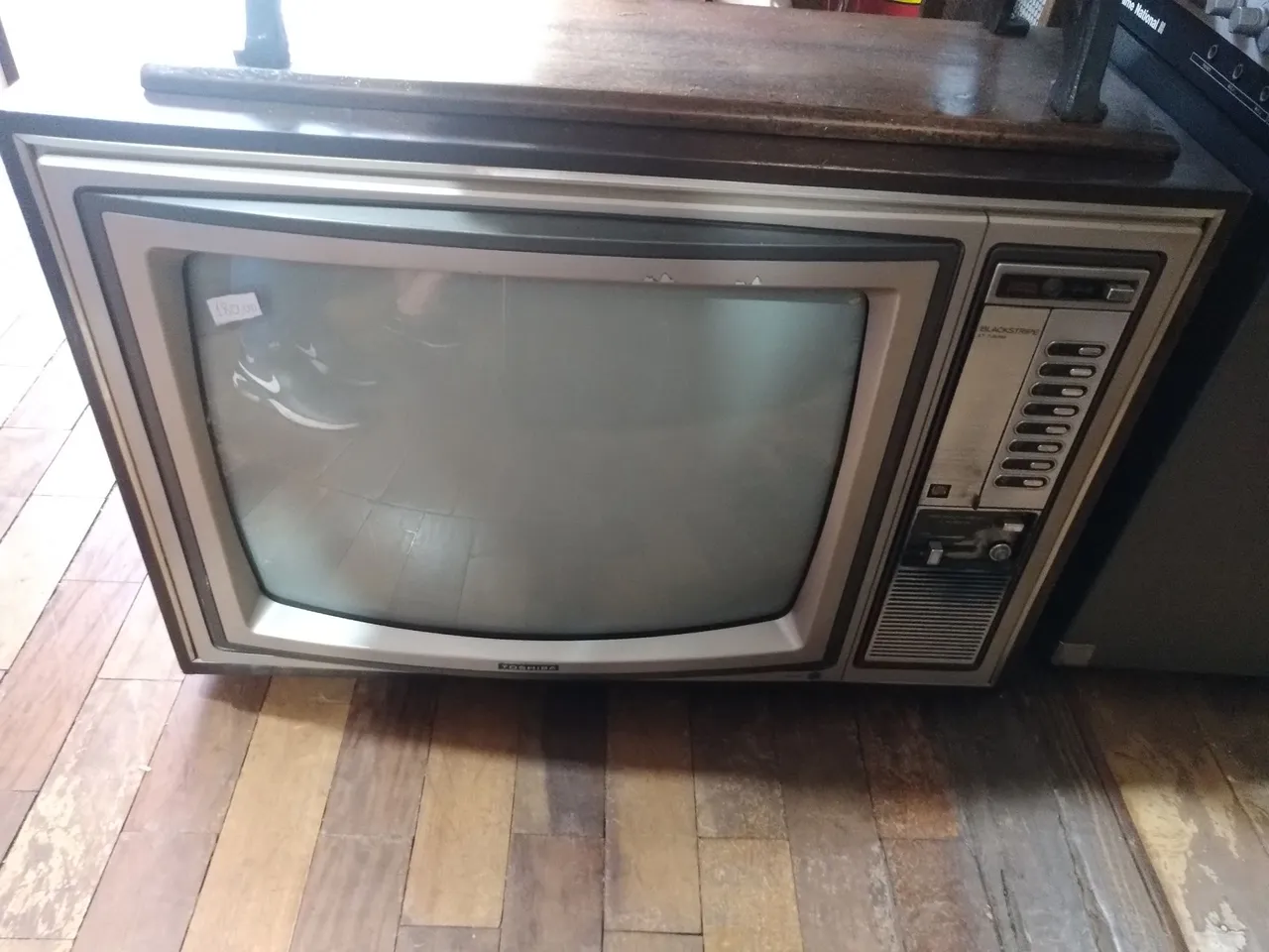 TV Toshiba antiga - funcionando