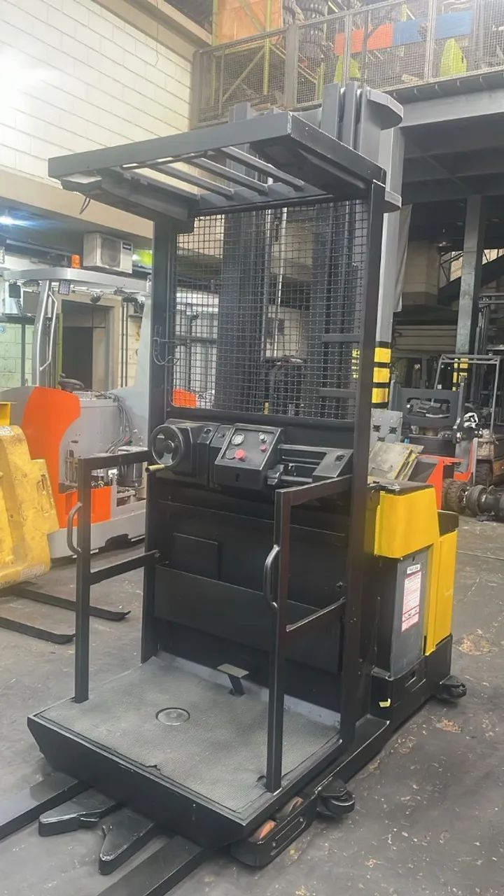 Selecionadora de pedido vertical marca YALE modelo N8