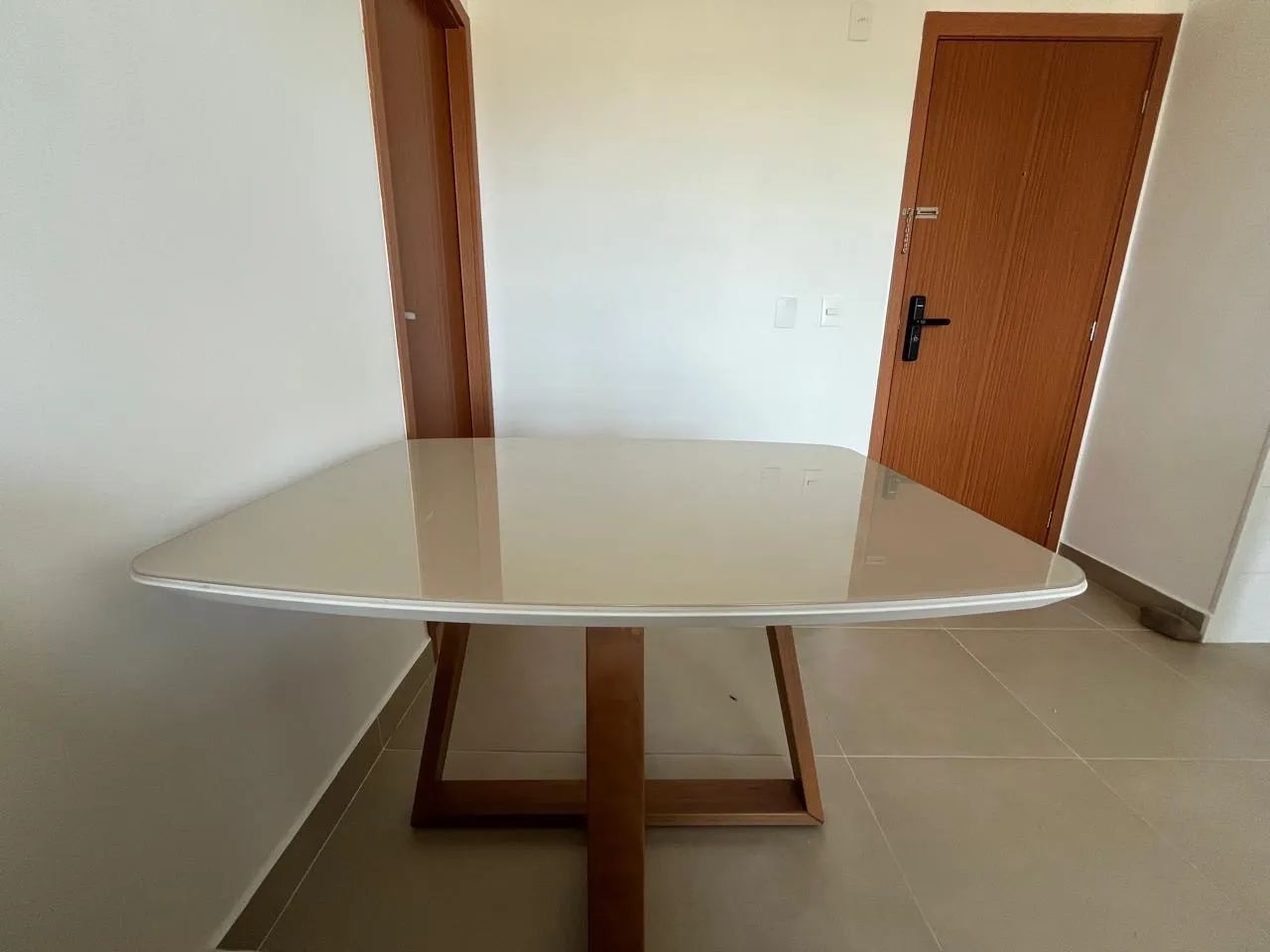 Mesa de Jantar em Laca LarShopping64385925198979121