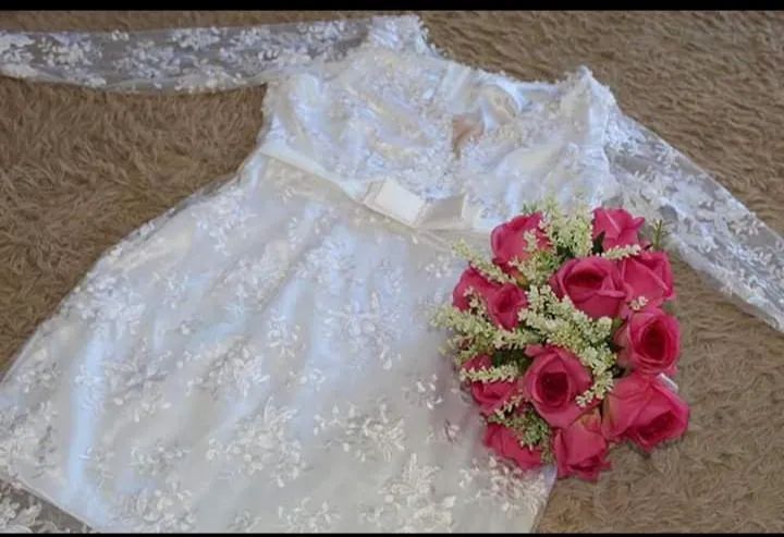 Vestido de noiva com mangas longas e detalhes em renda - Foto 2