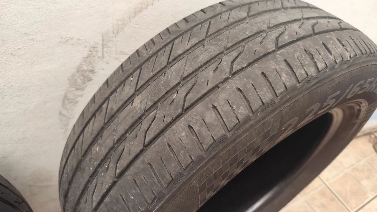 Pneu carro 225/65 17 usado  - Foto 6