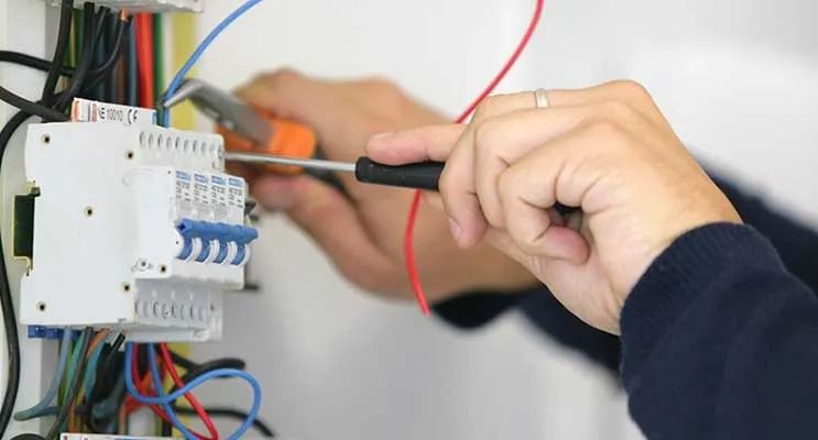 Serviços Eletricista Bombeiro Hidraulico em Buzios - Foto 2