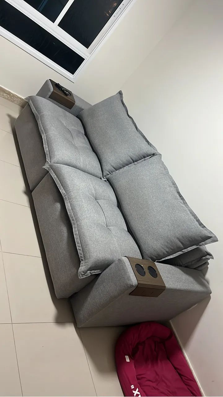 Sofá retrátil 3 lugares 2.42cm em linho 