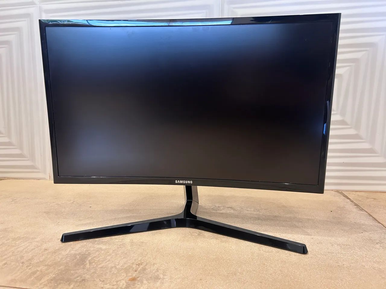 Monitor Curvo Samsung Odyssey 24", FHD, 144HZ, HDMI, DP, Freesync, Preto, Série CRG50 - Foto 2