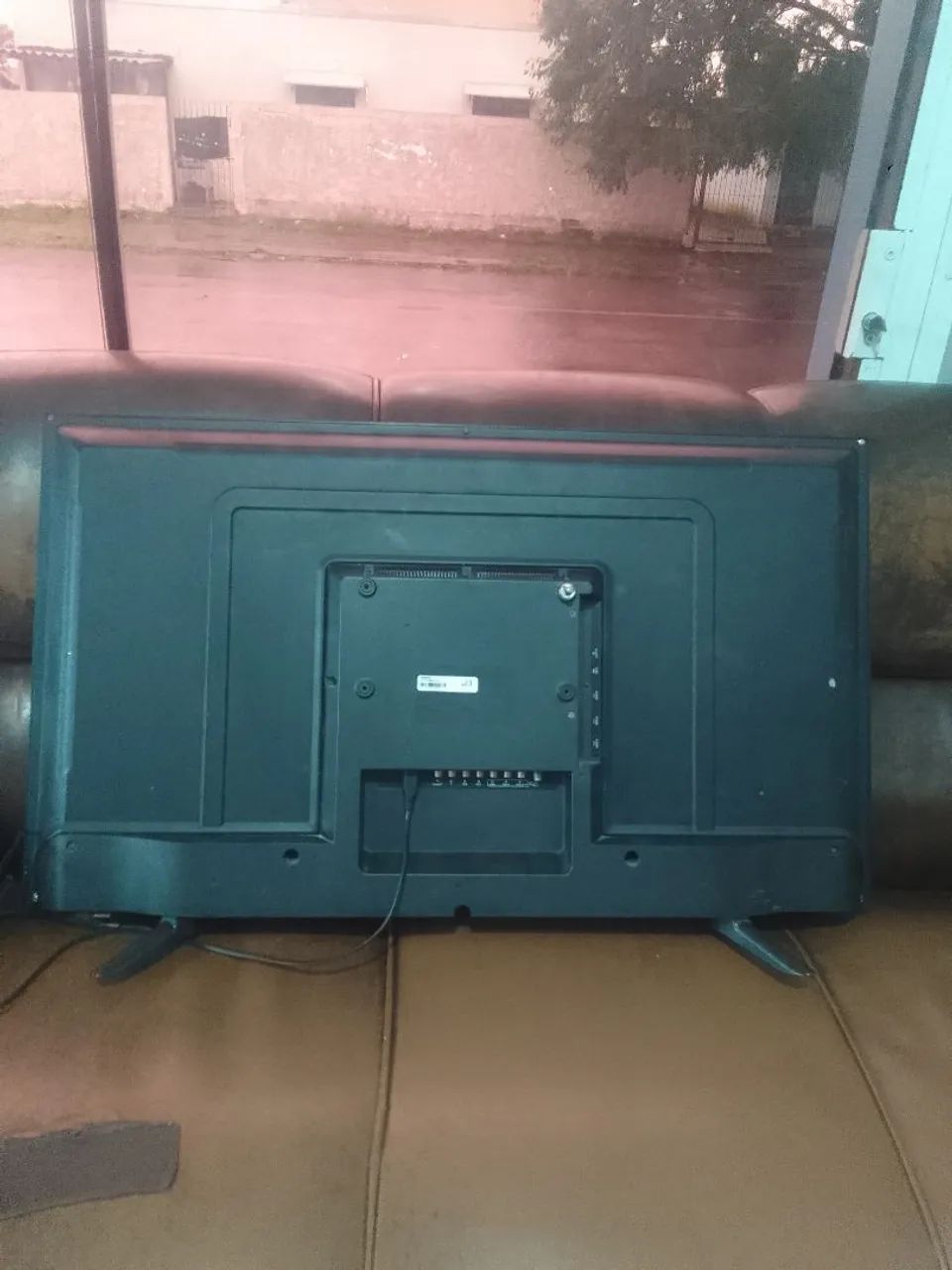 Vendo essa TV  inteirinha de 42 polegadas bivolt funciona muito bem não é smart só buscar  - Foto 4