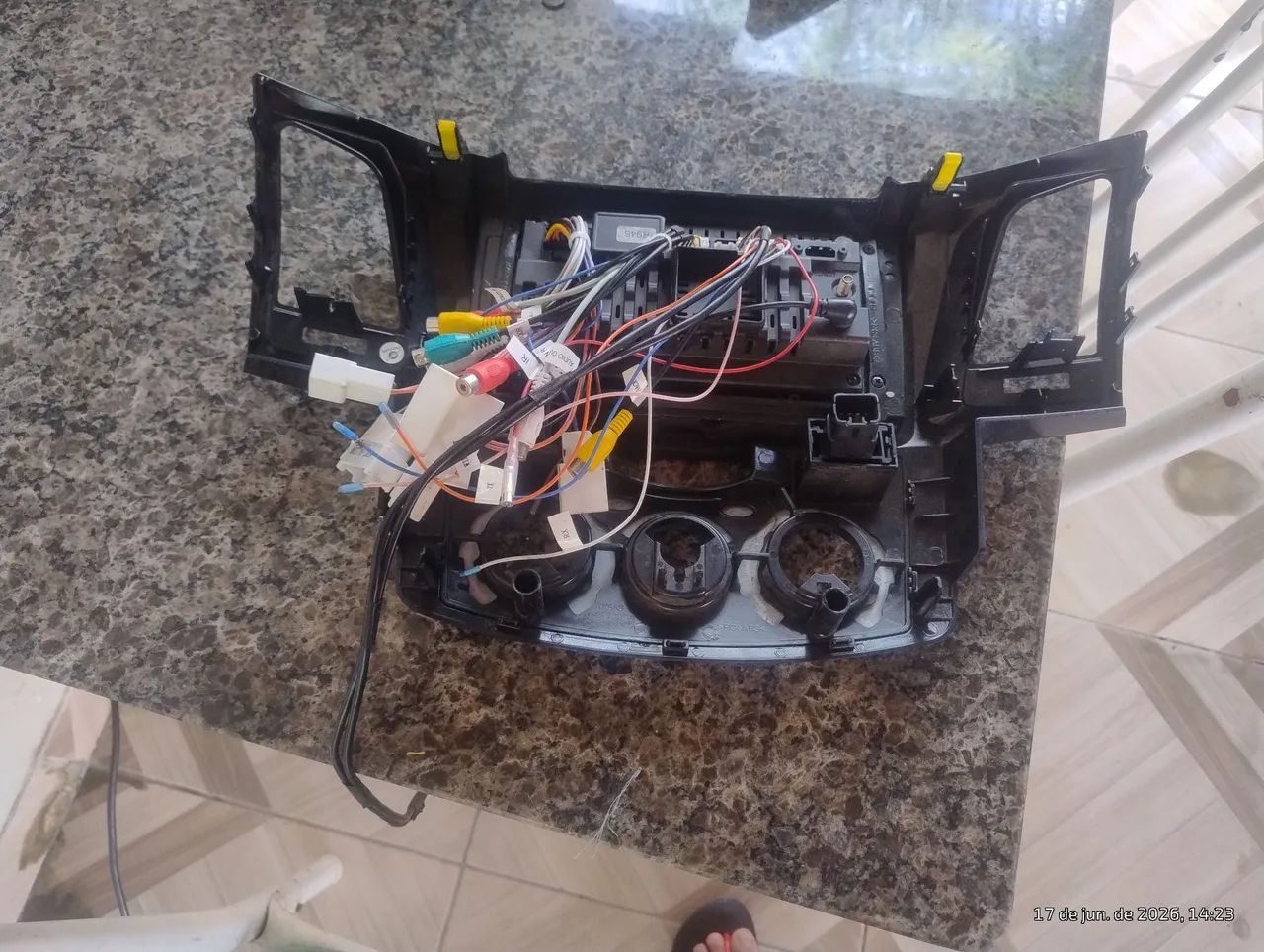 Multimídia Hilux com moldura  - Foto 4