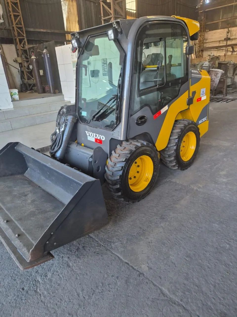 MINI CARREGADEIRA VOLVO MC85C ANO 2018 - Foto 5