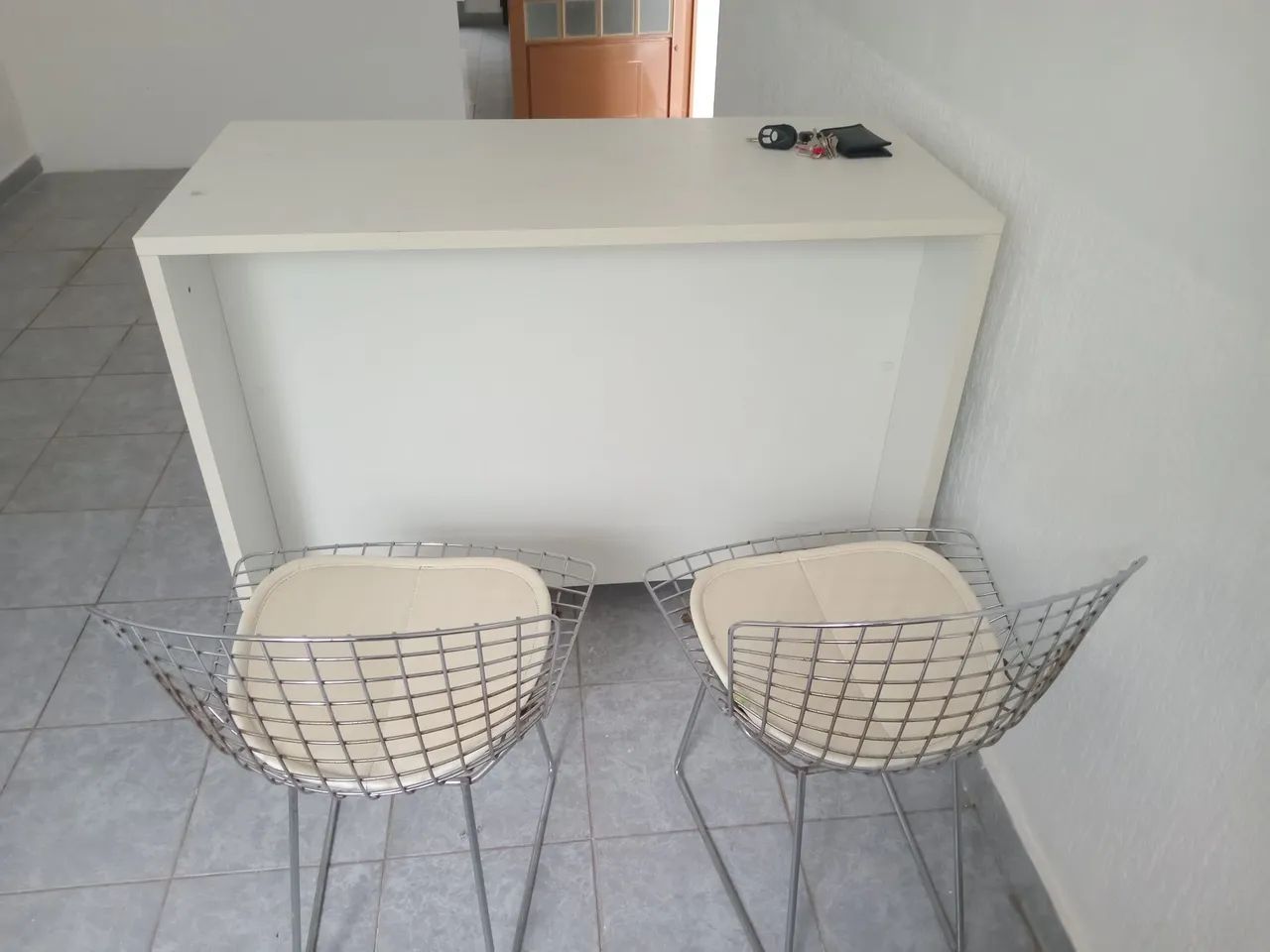 Balcão e cadeiras