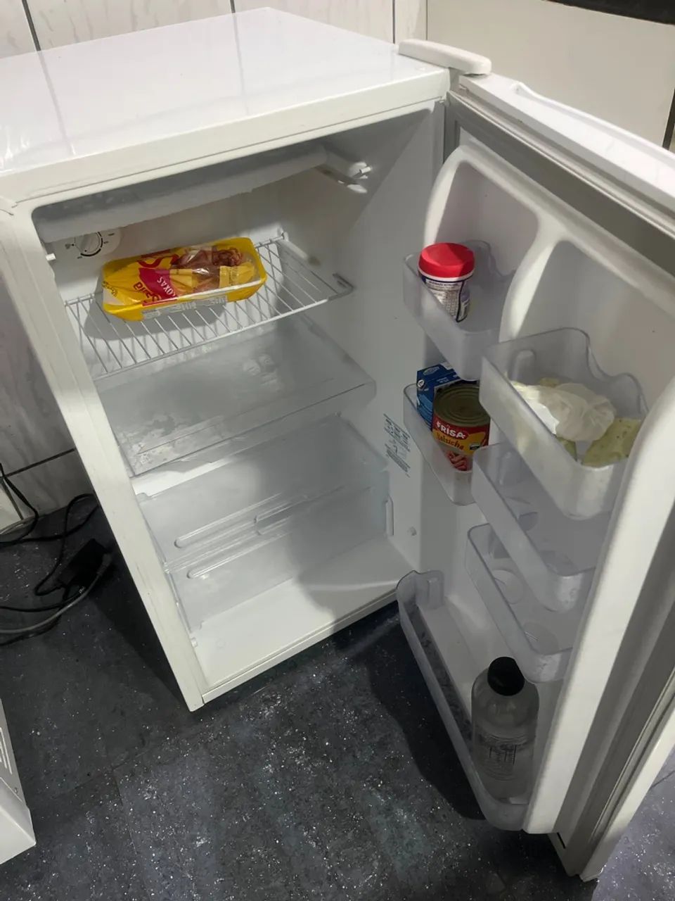 ? Frigobar Electrolux Branco - R$ 900,00 - Foto 2