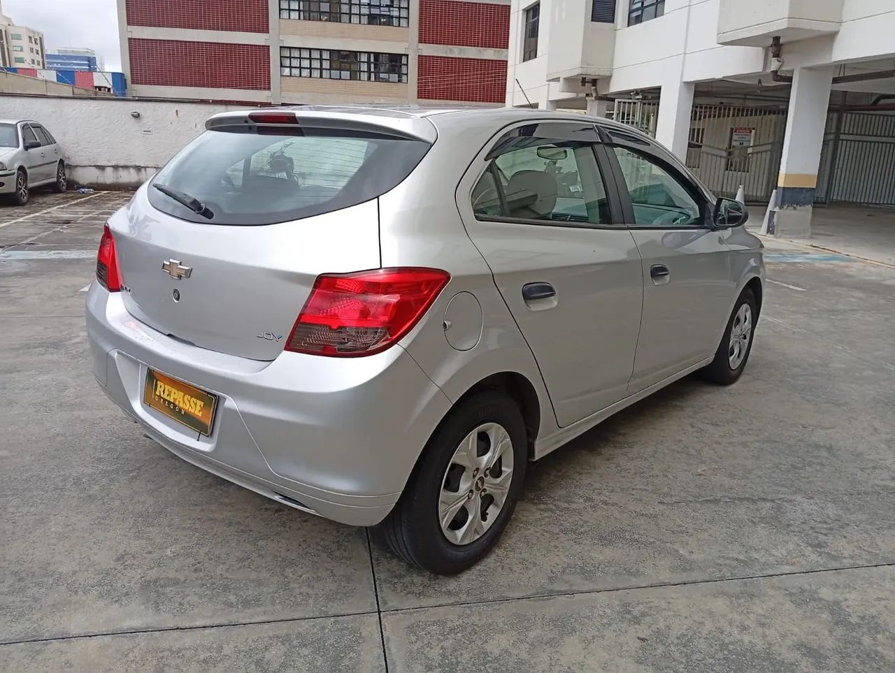 Chevrolet Onix JOY Hatch 1.0 8V Flex Mec. 4P, foto 4 de 12