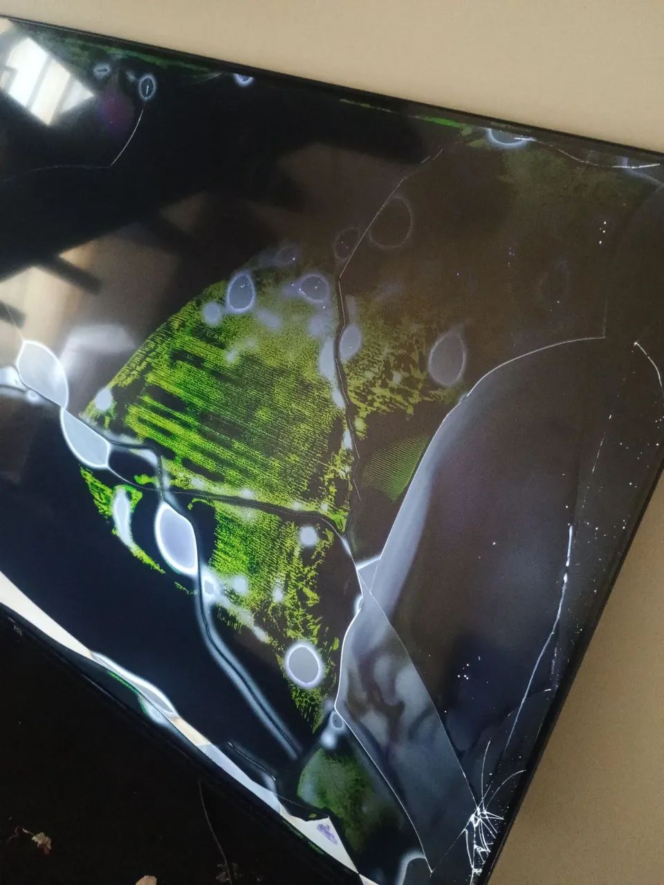 Smartv 50 polegadas tcl ,tela trincada 