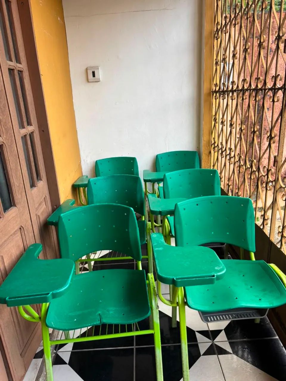 Venda de cadeiras escolares