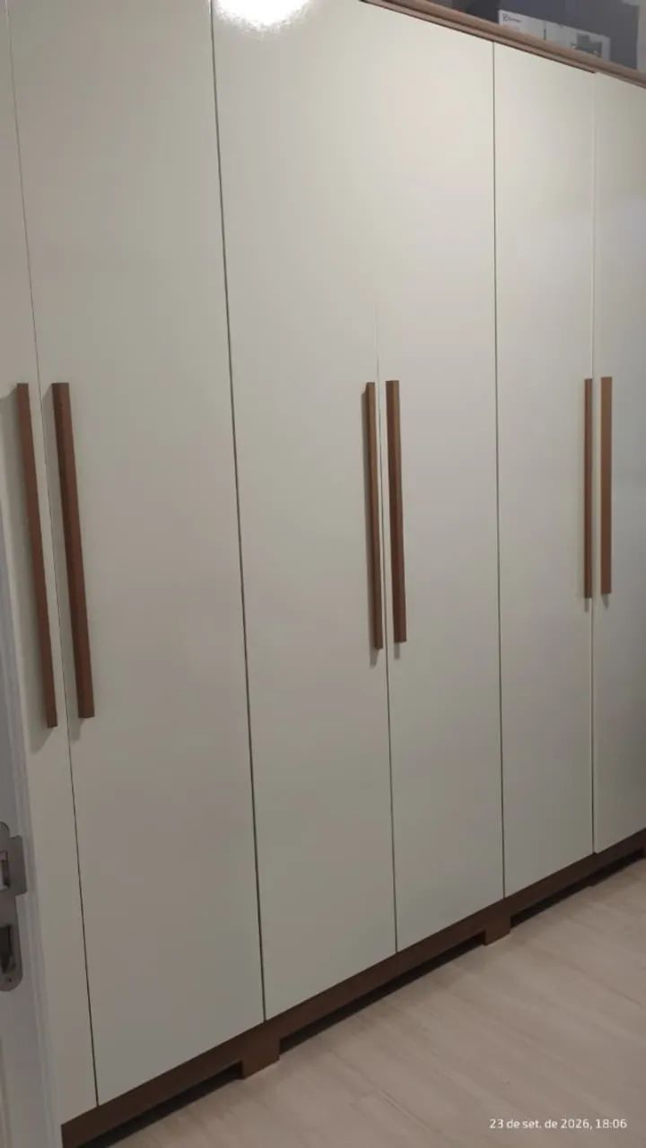 Guarda roupa 6 portas