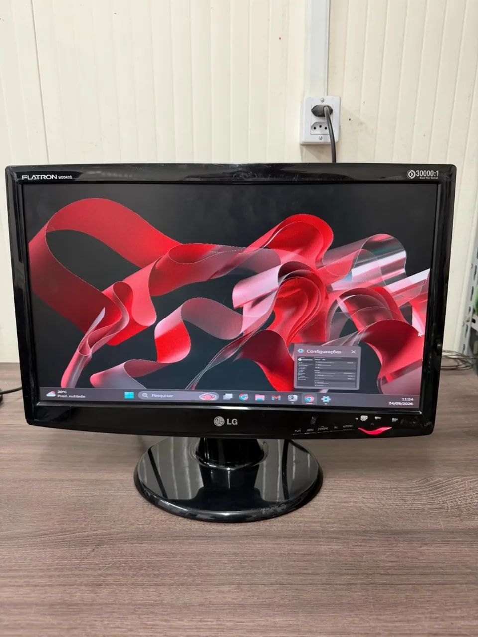 Monitor LG Flatron 20? W2043S-PF VGA HD+ com base