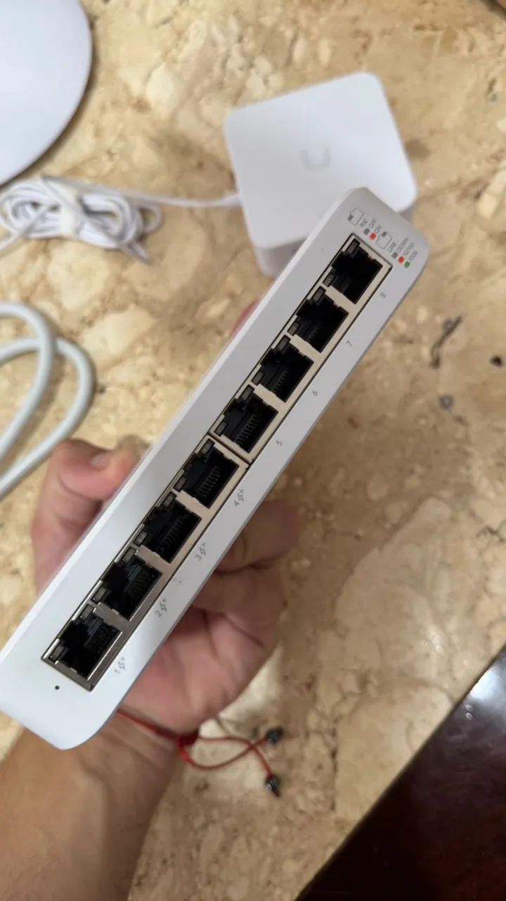 Switch Ubiquiti Unifi Lite 8 Poe - Foto 2
