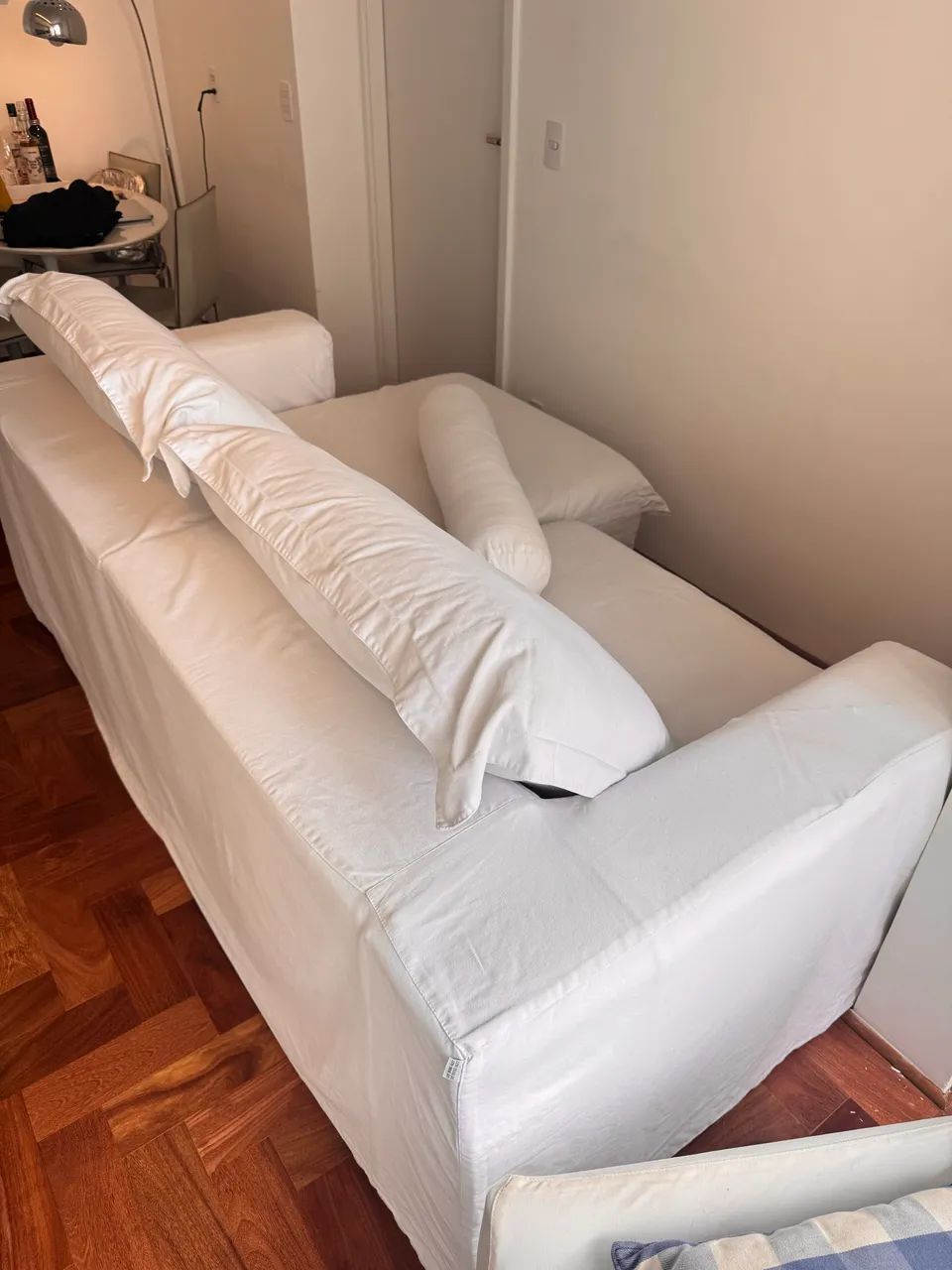 Sofá retrátil branco com capa - Foto 3