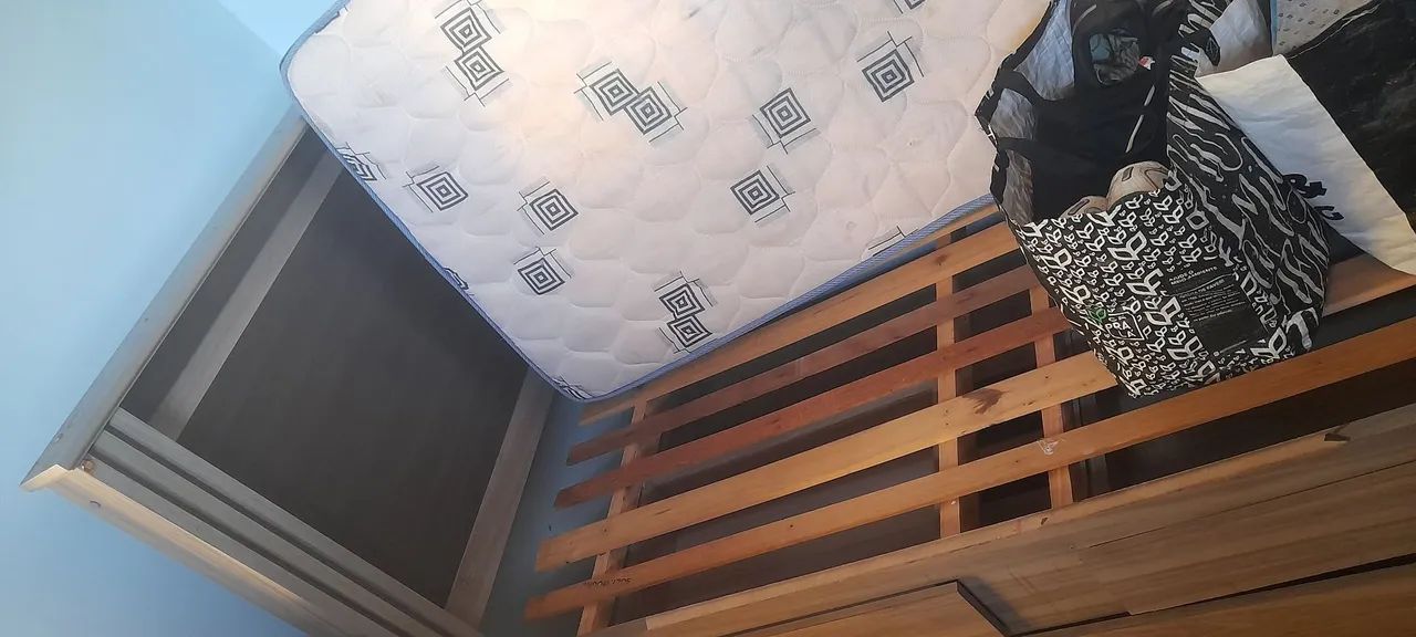 CAMA e guarda roupa 
