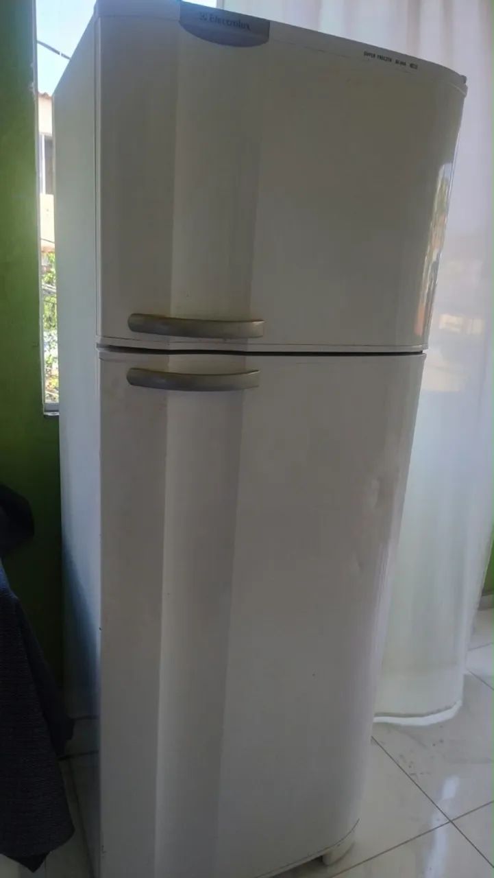 Vendo geladeira 
