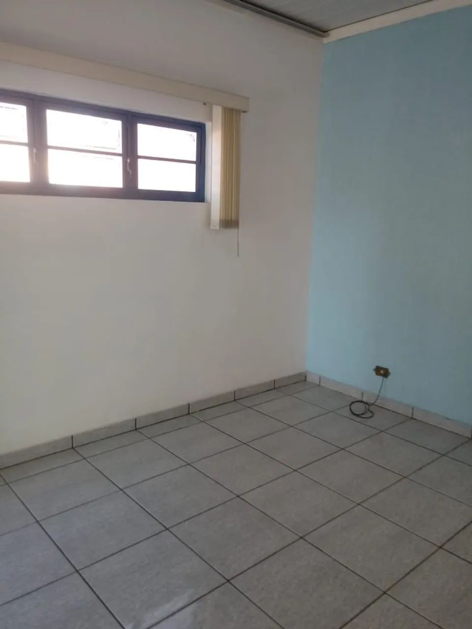 Casa gostosa,  ampla, arejada e iluminada com 3 dormitorios e 1 quarto extra  - Foto 3