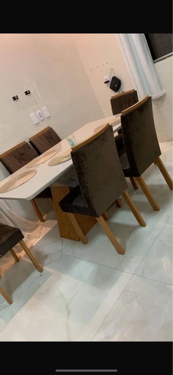 Mesa com 6 cadeiras