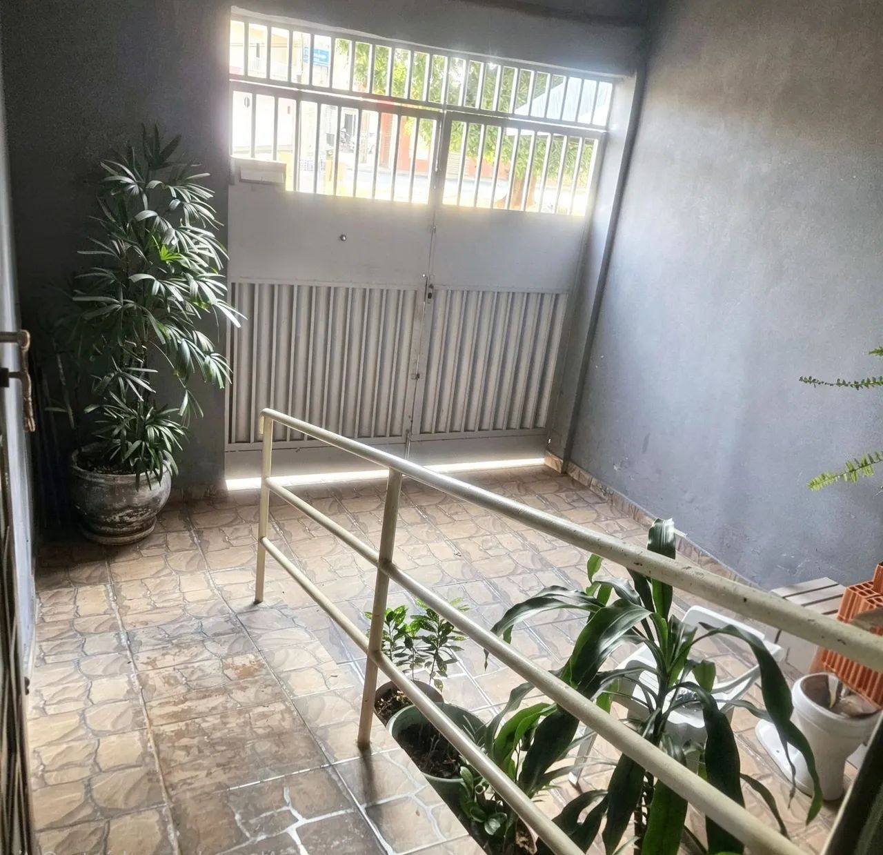 Duas casas e um cômodo comercial - Foto 4