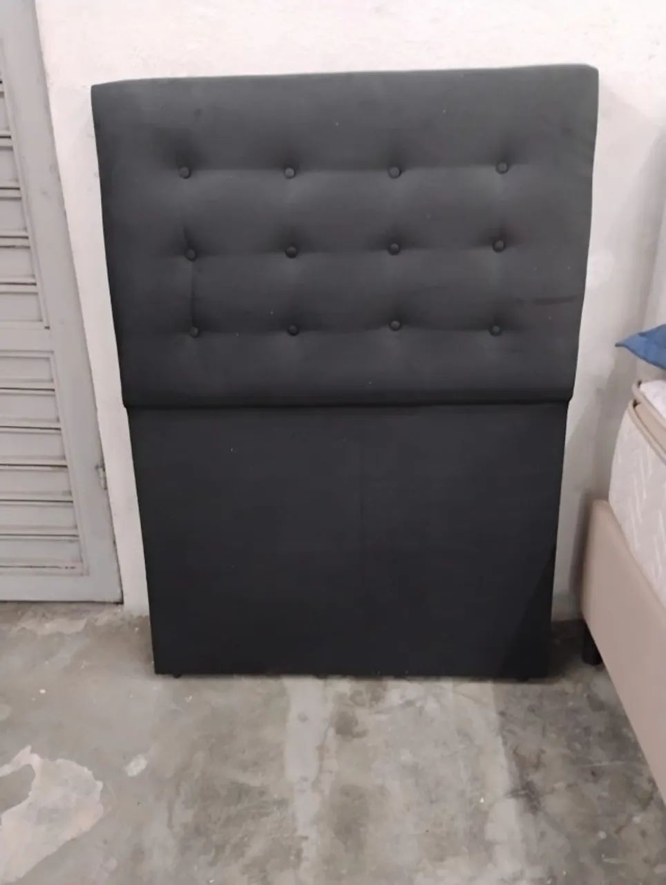 Cabeceira preta cama solteiro