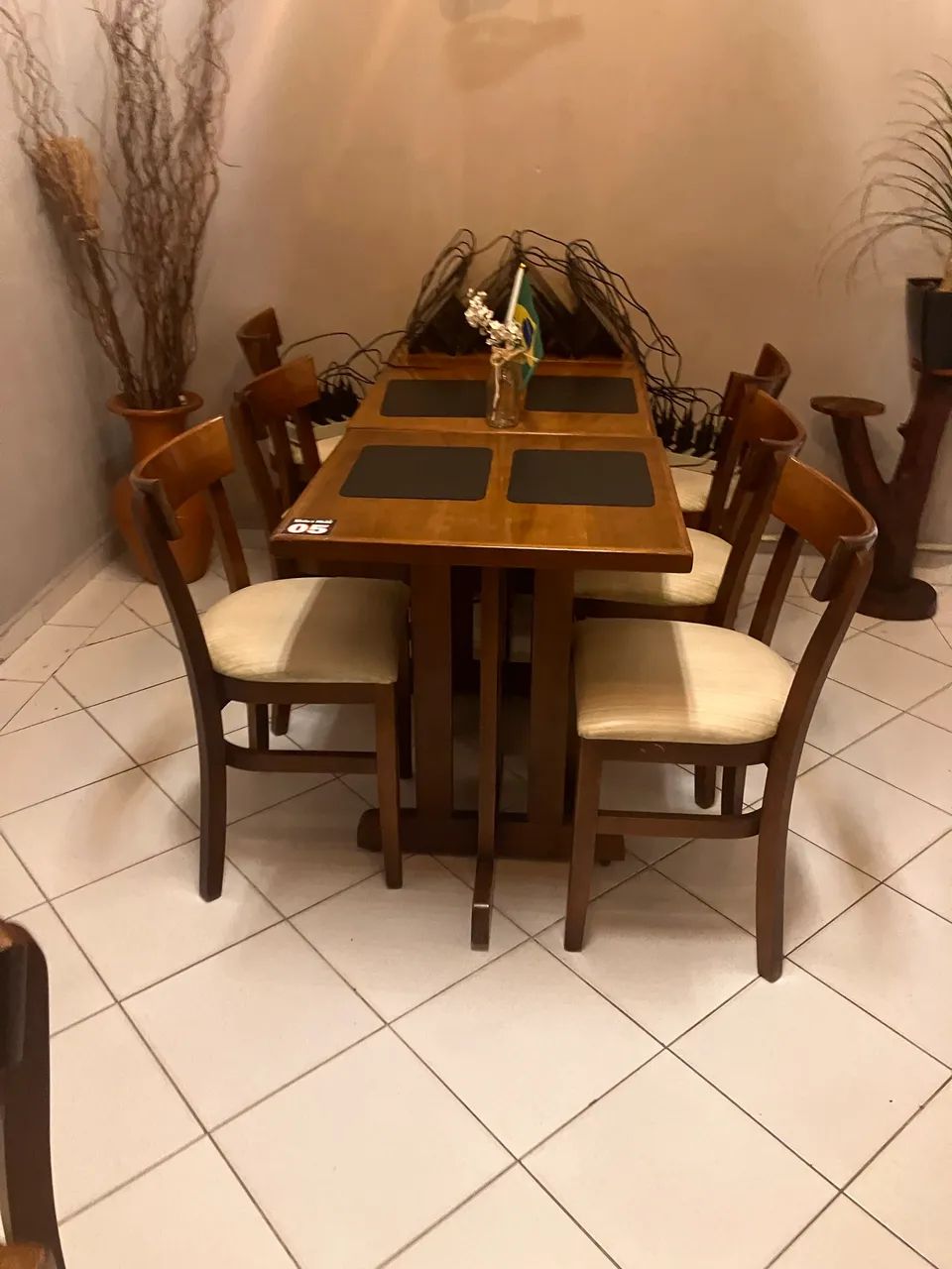 Lote de mesas e cadeiras em madeira maciça  - Foto 3