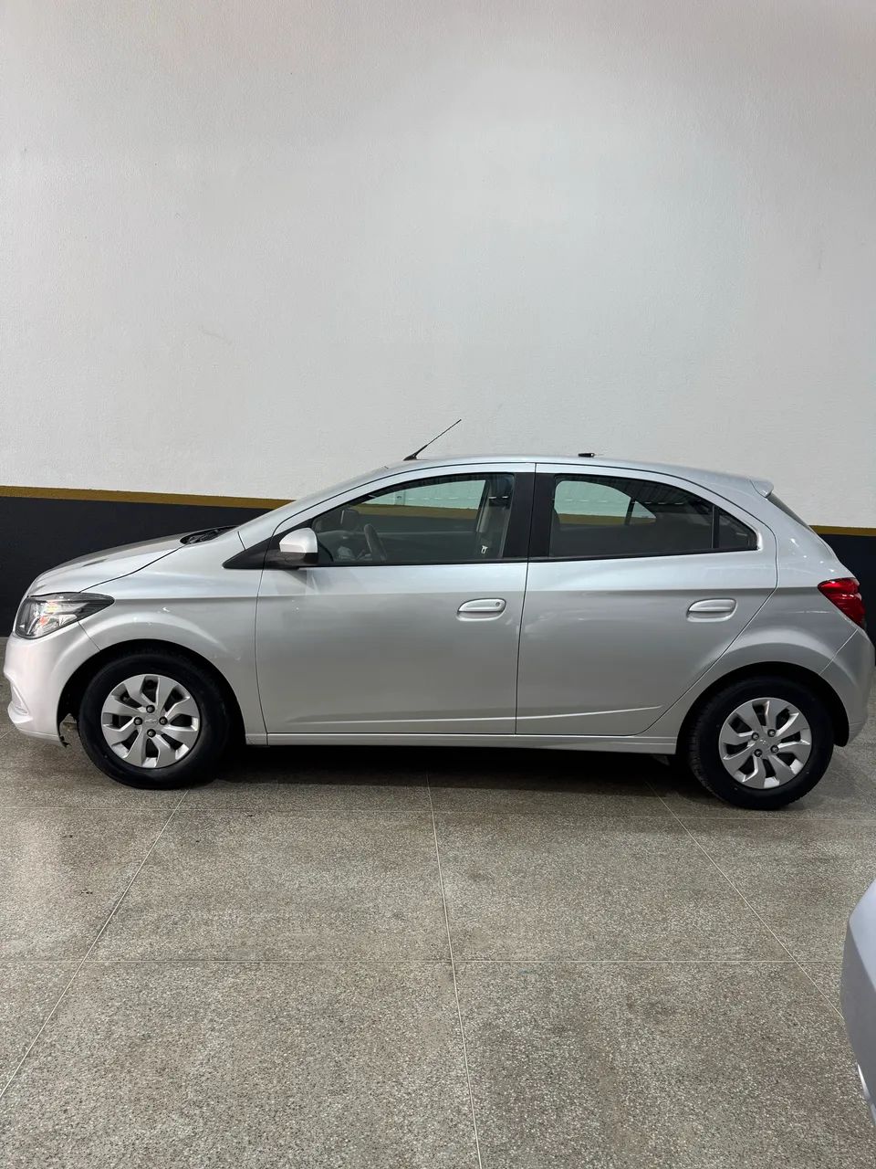 Chevrolet Onix ONIX HATCH Joy 1.0 8V Flex 5p Mec. 2019