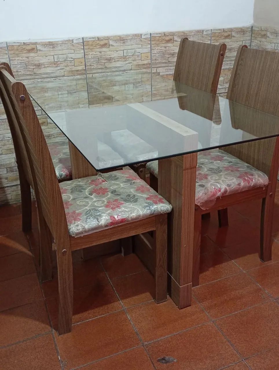 Mesa de Madeira com Tampo de Vidro  - Foto 4