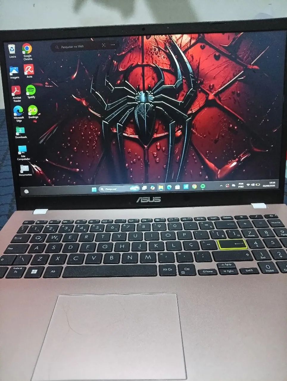 Vendo notebook da marca Asus em perfeito estado com pouquíssimas marcas de uso.
